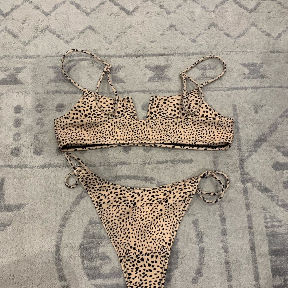 Bikini - Picture 2 of 3